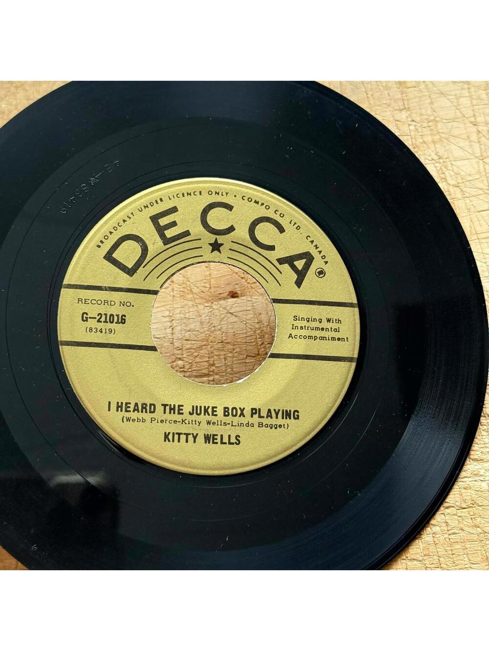 Kitty Wells - I Heard the Juke Box Playing 45rpm VG+ R31